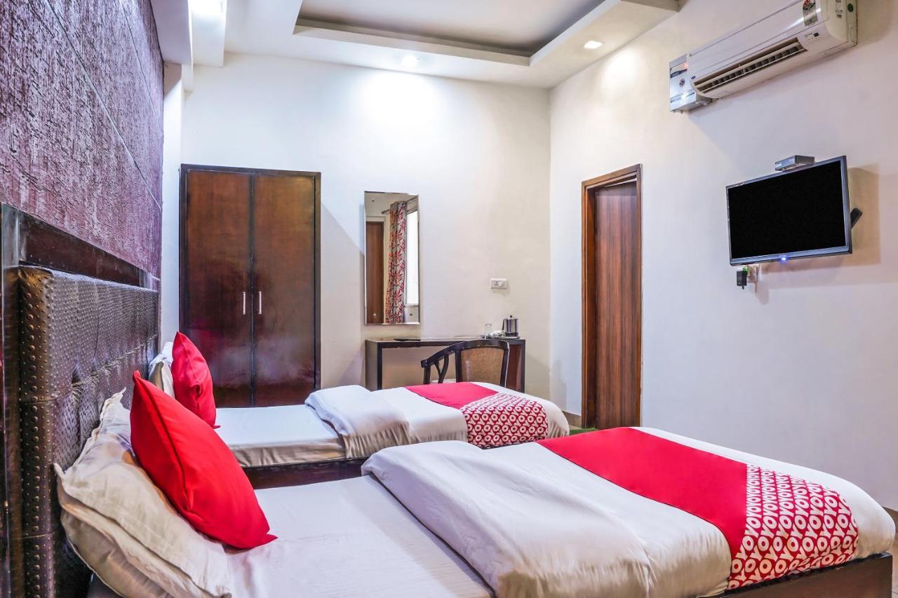 Oyo 18895 Hotel Kartikay Grand Hisār Екстериор снимка